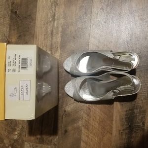Michaelangelo silver heels size 7.5